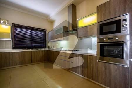 500 Sq Yd Luxury Villa for Sale Bahria Hills A+ Construction 5/6 Beds 5 Min from Main Gate