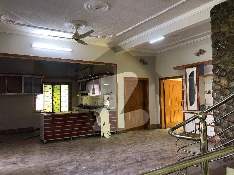 ایم پی سی ایچ ایس ۔ ملٹی گارڈنز بی ۔ 17,اسلام آباد میں 6 کمروں کا 1 کنال مکان 2.5 لاکھ میں کرایہ پر دستیاب ہے۔