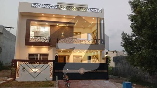 جناح گارڈنز فیز 1 جناح گارڈنز,ایف ای سی ایچ ایس,اسلام آباد میں 5 کمروں کا 8 مرلہ مکان 3.15 کروڑ میں برائے فروخت۔