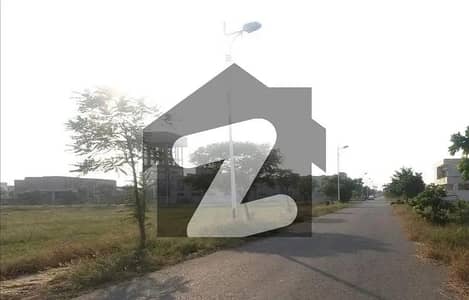 ONE KANAL CORNER PLOT NEAR PARK
