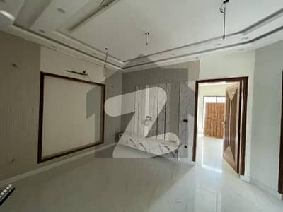 Exclusive 10.5 Marla Corner House with Beautiful View of Park for Sale | Central Block Phase 1.