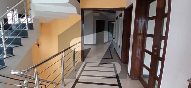 PARK FACE FULL HOUSE FOR RENT 3570