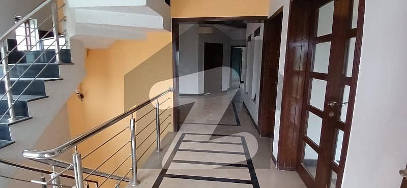 PARK FACE FULL HOUSE FOR RENT 3570