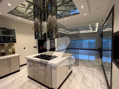 Spacious 1 Kanal House with Basement & 5 Beds in DHA Phase 7