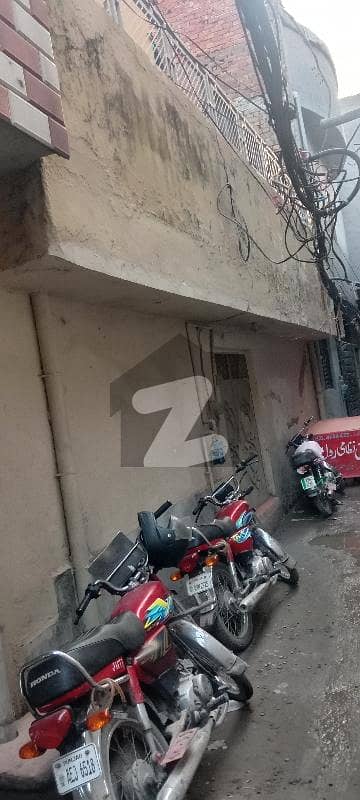چونگی امر سدھو لاہور میں 4 کمروں کا 5 مرلہ مکان 75.0 لاکھ میں برائے فروخت۔