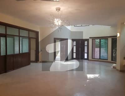 ایف ۔ 6 اسلام آباد میں 6 کمروں کا 4 کنال مکان 13.5 ارب میں برائے فروخت۔