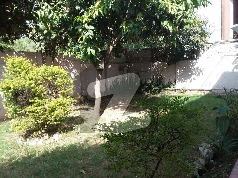 ایف ۔ 7 اسلام آباد میں 5 کمروں کا 1 کنال مکان 33.0 کروڑ میں برائے فروخت۔