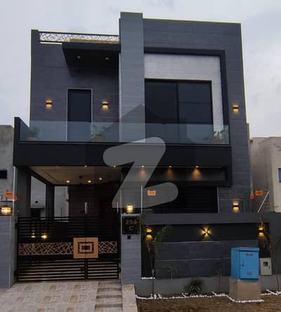 Near Park And Mosque 5 Marla With Beautiful Lavish House For Sale In Dha 9 town