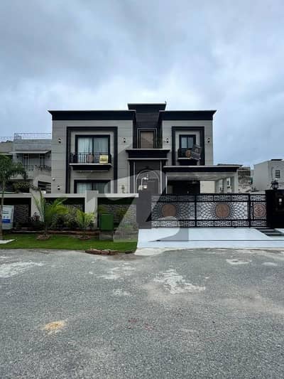 NEAR CAREFOUR 01 KANAL BRAND NEW LUXURIOUS VILLA