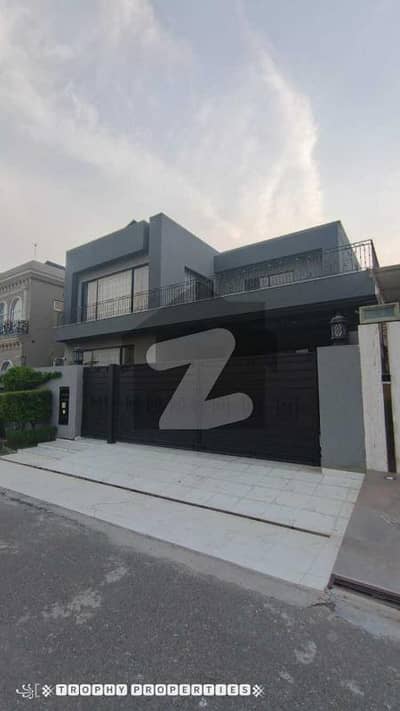 لیک سٹی ۔ سیکٹر ایم ۔ 2 لیک سٹی,رائیونڈ روڈ,لاہور میں 7 کمروں کا 1 کنال مکان 7.95 کروڑ میں برائے فروخت۔