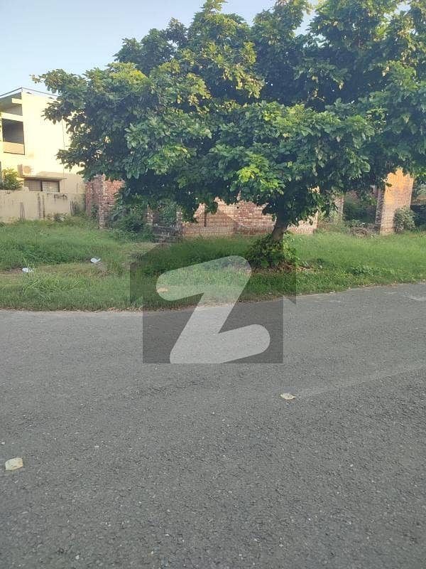 PLOT FOR SALE IN DHA PHASE 5