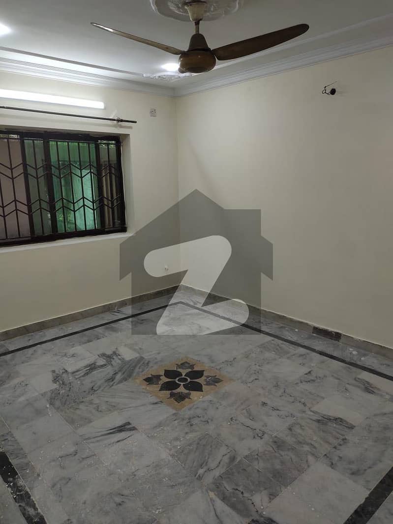 Open Basment 1bed Tvl study room kitchen car parking sep/ Gate