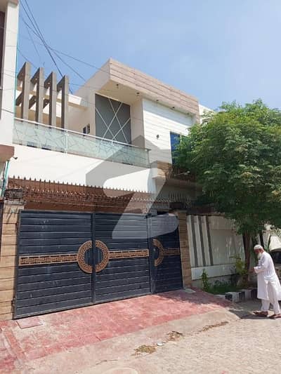 سیٹلائٹ ٹاؤن ملتان میں 4 کمروں کا 5 مرلہ مکان 1.2 کروڑ میں برائے فروخت۔
