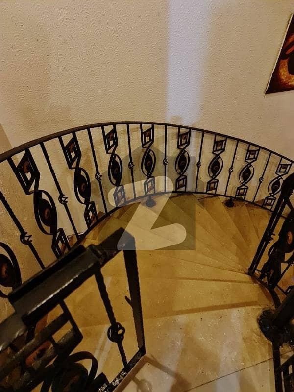 1 Kanal House For Sale In Main Cantt.