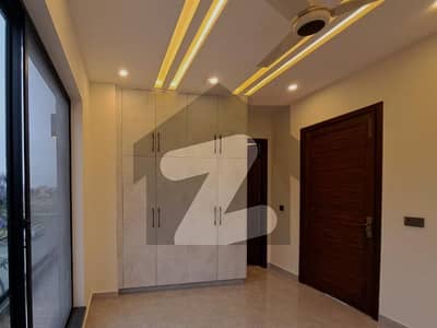 ڈی ایچ اے فیز 2 ڈیفنس (ڈی ایچ اے),لاہور میں 5 کمروں کا 1 کنال مکان 2.45 لاکھ میں کرایہ پر دستیاب ہے۔