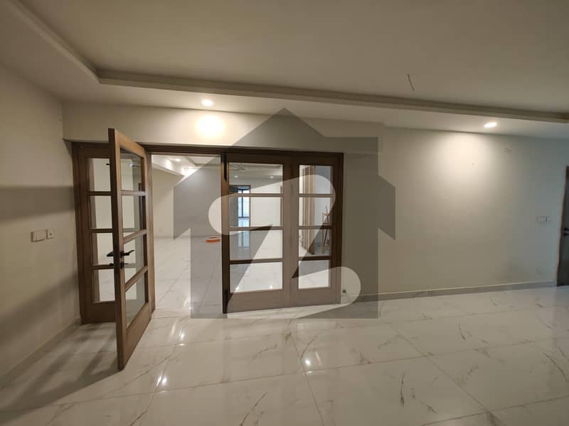 B-New Lower Ground Sep/Gate Available In Ideal Location B-New Lower Ground Sep/Gate Available In Ideal Location