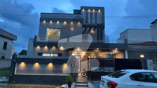 With Sui Gas Meter Facing PARK 10 Marla Slightly Used House For Sale In A Block Central Park Lahore