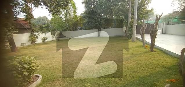 ڈی ایچ اے فیز 1 ڈیفنس (ڈی ایچ اے),لاہور میں 9 کمروں کا 2 کنال مکان 4.0 لاکھ میں کرایہ پر دستیاب ہے۔