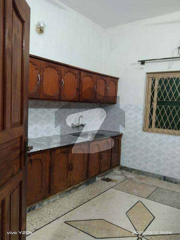 جی ۔ 11 اسلام آباد میں 7 کمروں کا 1 کنال مکان 4.5 لاکھ میں کرایہ پر دستیاب ہے۔