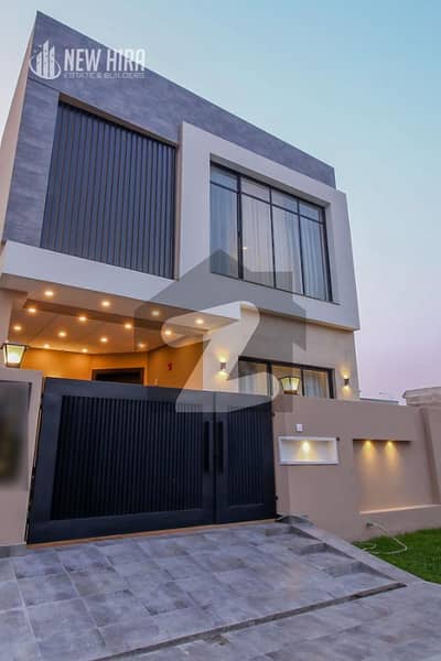 5 MARLA BRAND NEW SPLENDID LUXURIOUS HOUSE FOR SALE