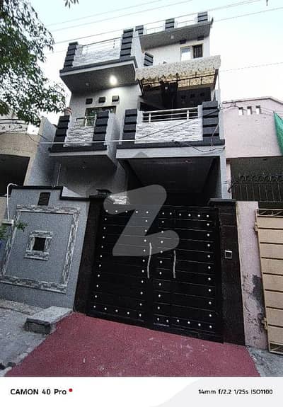 Used 3 Marla House with Sui Gas.