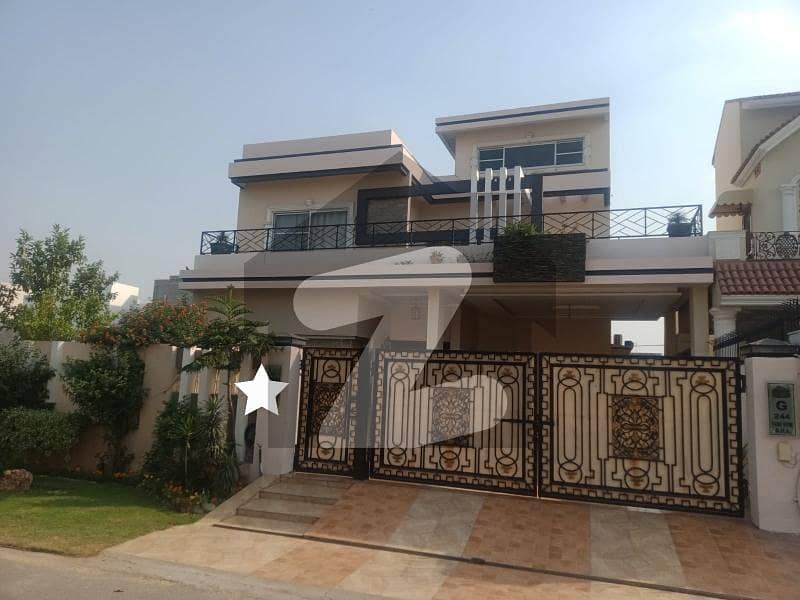 ڈی ایچ اے فیز 4 ڈیفنس (ڈی ایچ اے),لاہور میں 5 کمروں کا 1 کنال مکان 3.25 لاکھ میں کرایہ پر دستیاب ہے۔