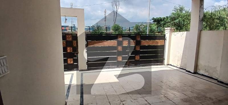 3570 UPPER PORTION FOR RENT