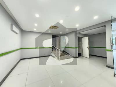 فیصل ٹاؤن لاہور میں 2 کنال عمارت 10.0 لاکھ میں کرایہ پر دستیاب ہے۔