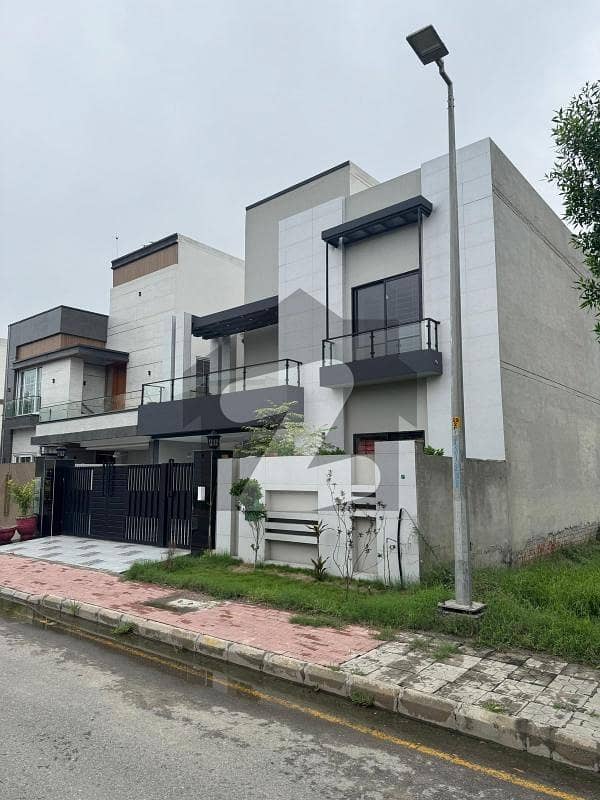10 Marla House Available For Sale In Bahria Orchard Phase 1
