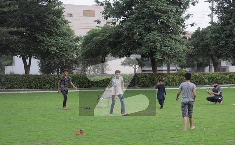 واپڈا سٹی فیصل آباد میں 10 مرلہ رہائشی پلاٹ 1.25 کروڑ میں برائے فروخت۔