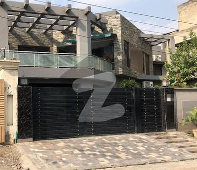 مرغزار آفیسرز کالونی لاہور میں 4 کمروں کا 1 کنال بالائی پورشن 85.0 ہزار میں کرایہ پر دستیاب ہے۔