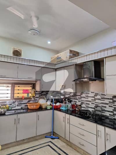 10 MARLA UPPER PORTION AVAILABLE FOR RENT