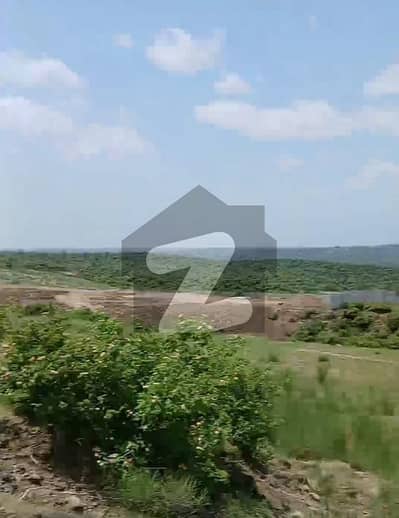 کلر سیداں راولپنڈی میں 40 کنال کمرشل پلاٹ 4.0 کروڑ میں برائے فروخت۔