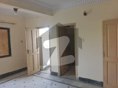 ورسک روڈ پشاور میں 3 کمروں کا 3 مرلہ فلیٹ 28.0 ہزار میں کرایہ پر دستیاب ہے۔