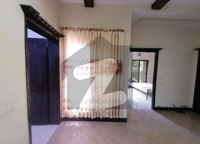 House For Grabs In 2 Kanal Gulberg
