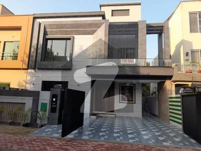 10 Marla Brand New House For Sale