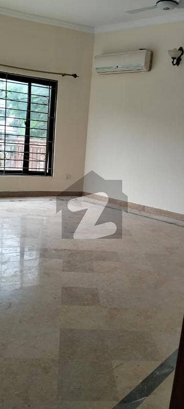 ای ۔ 11 اسلام آباد میں 3 کمروں کا 1 کنال زیریں پورشن 1.8 لاکھ میں کرایہ پر دستیاب ہے۔