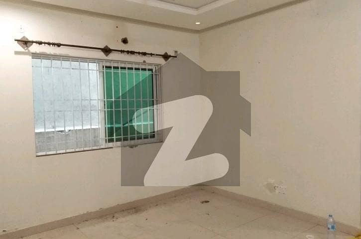 آئی ۔ 8/2 آئی ۔ 8,اسلام آباد میں 3 کمروں کا 12 مرلہ بالائی پورشن 1.5 لاکھ میں کرایہ پر دستیاب ہے۔