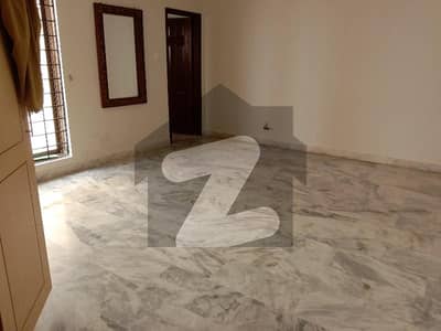 ای ۔ 7 اسلام آباد میں 4 کمروں کا 2 کنال مکان 15.0 لاکھ میں کرایہ پر دستیاب ہے۔