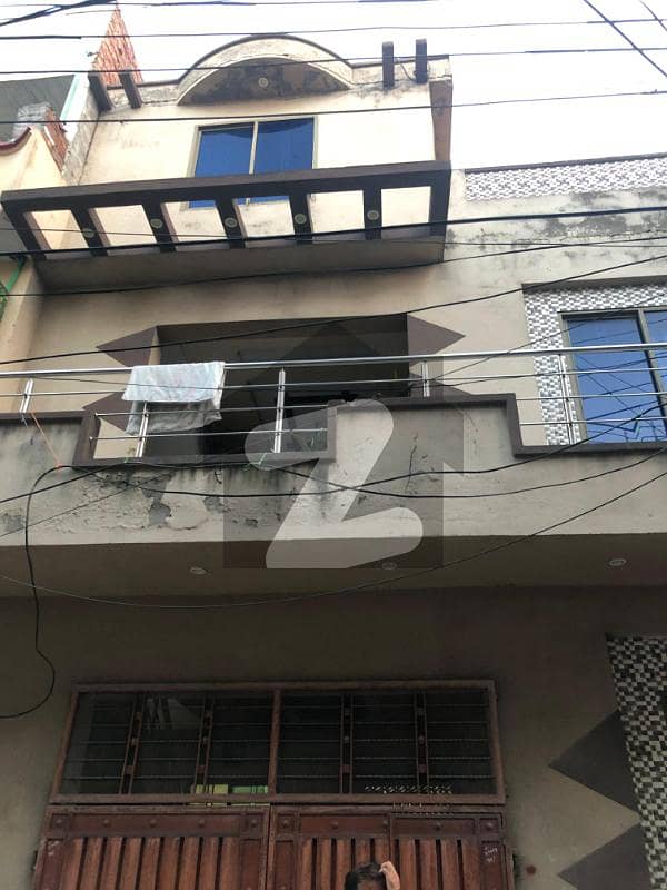 مرغزار آفیسرز کالونی لاہور میں 4 کمروں کا 5 مرلہ مکان 1.75 کروڑ میں برائے فروخت۔