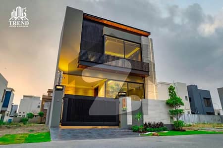 ڈی ایچ اے 9 ٹاؤن ڈیفنس (ڈی ایچ اے),لاہور میں 3 کمروں کا 5 مرلہ مکان 2.15 کروڑ میں برائے فروخت۔