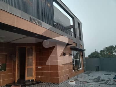 ڈی ایچ اے فیز 7 ڈیفنس (ڈی ایچ اے),لاہور میں 5 کمروں کا 1 کنال مکان 4.0 لاکھ میں کرایہ پر دستیاب ہے۔