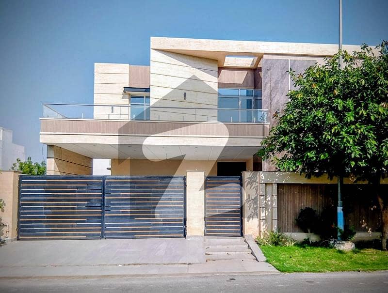 20 marla grand luxury villa available