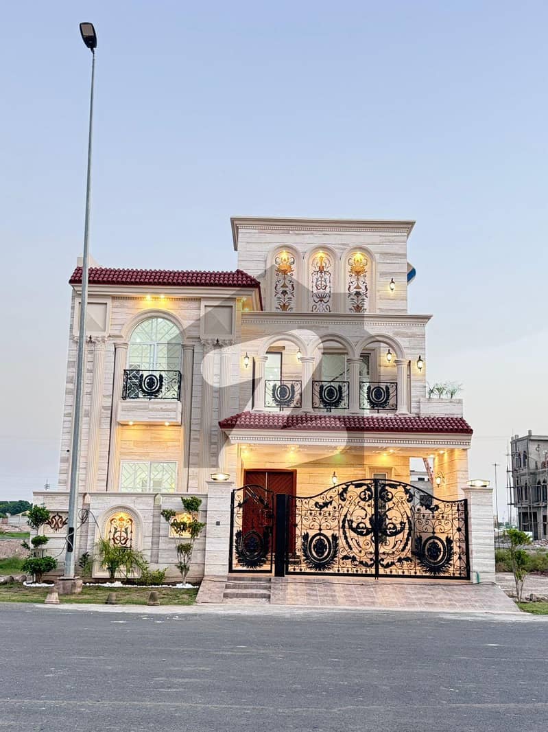Beautiful 10 Marla House Available For Sale