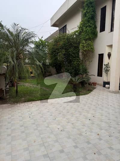 30 MARLA Tile FLOORING HOUSE FOR RENT IN CANTT GOOD LOCATION