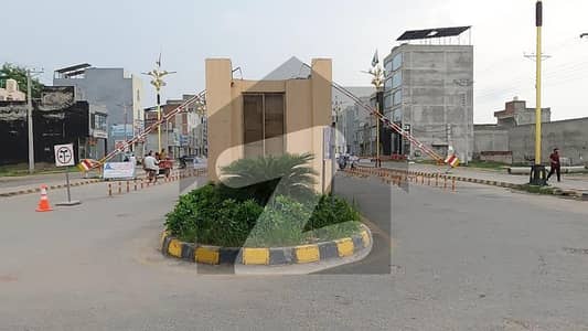 Fair-Priced Prime Location 400 Square Feet Shop Available In Al Rehman Phase 2 - Block D