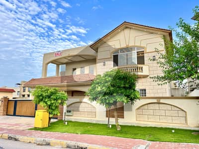 بحریہ ٹاؤن فیز 8 بحریہ ٹاؤن راولپنڈی,راولپنڈی میں 5 کمروں کا 1 کنال مکان 8.5 کروڑ میں برائے فروخت۔