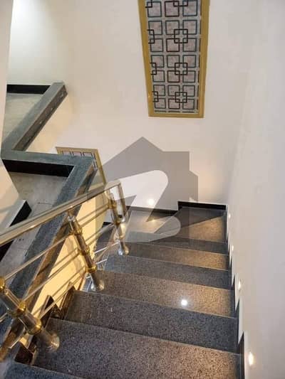 Gulshan-E-Iqbal Block 9 back urdu science college 600 yard Bungalow commercial use