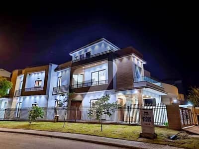 11 Marla Beautiful Designer House available for Sale