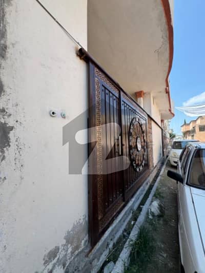 Single story 7 marla house for sale